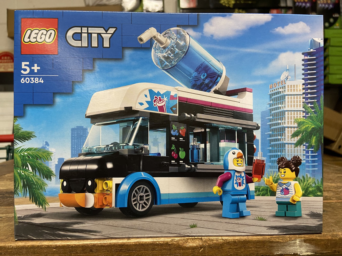 LEGO CITY 60384 PENGUIN SLUSHY VAN
