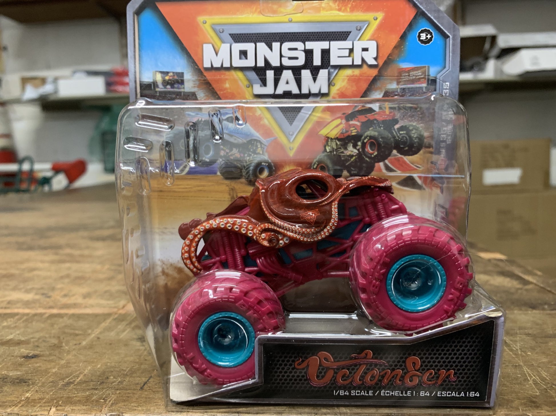 MONSTER JAM 1:64 DIECAST TRUCK OCTON8ER 