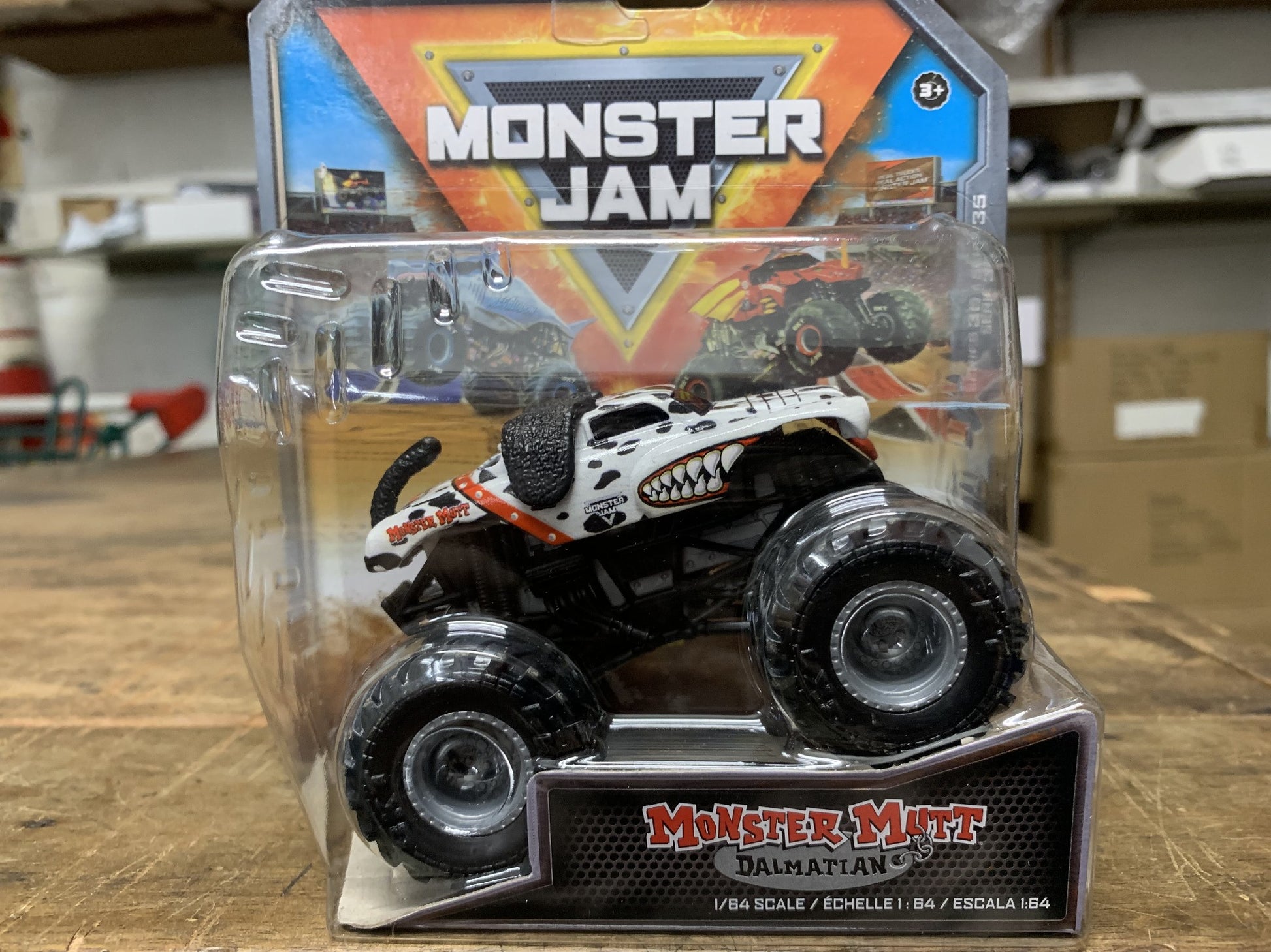 MONSTER JAM 1:64 DIECAST TRUCK MONSTER MUTT 