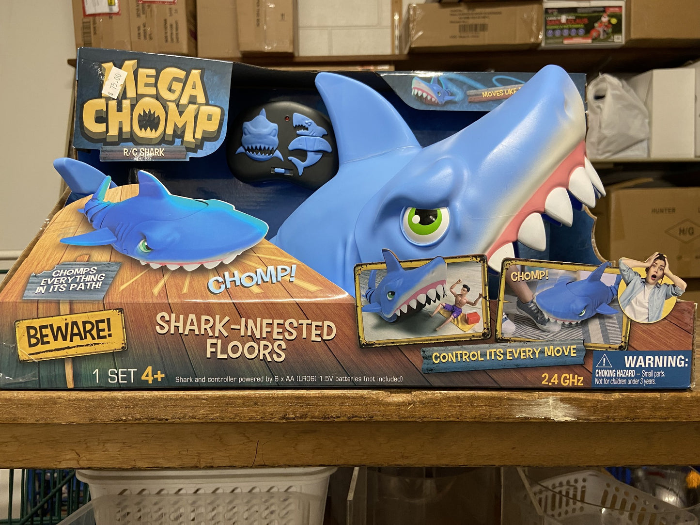 MEGA CHOMP GIANT RC LAND SHARK 4+ 