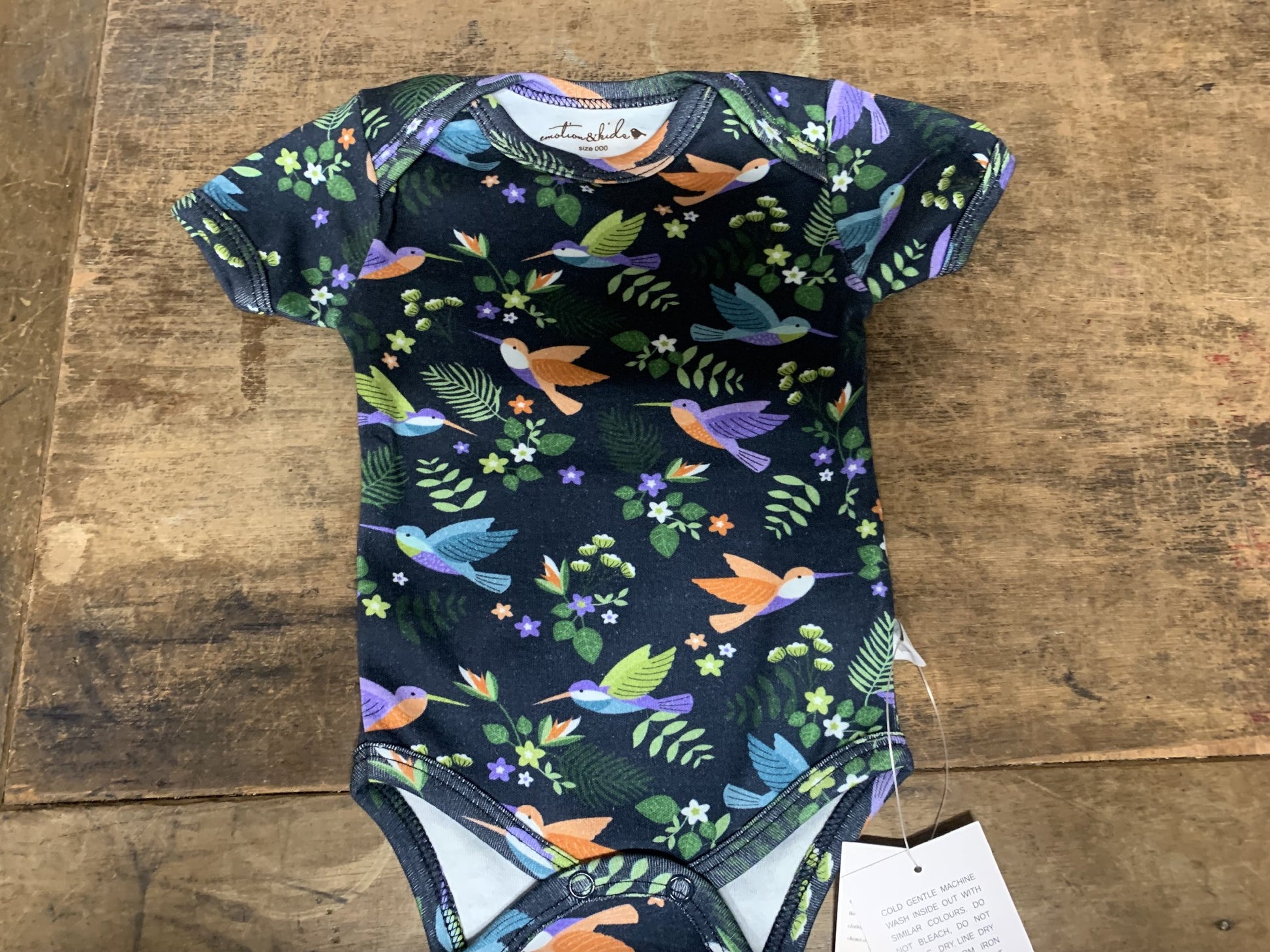 HUMMINGBIRD S/S BODYSUIT 0-3 MONTHS (000)