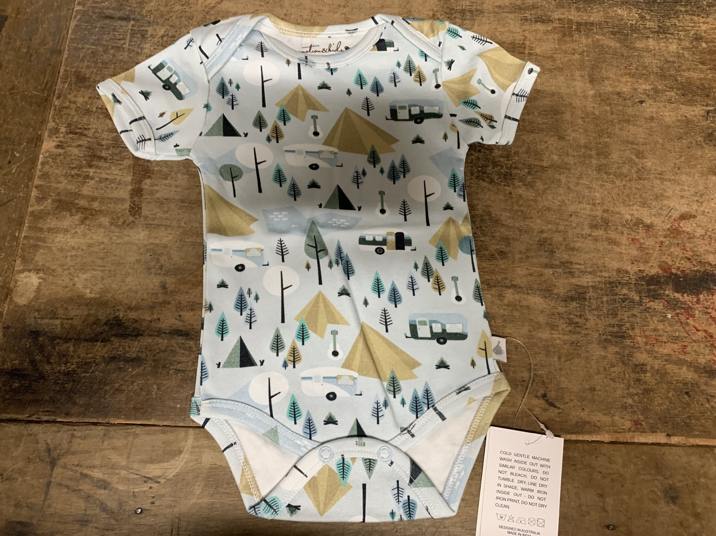 RETRO CAMPING SHORT SLEAVE BODYSUIT 3-6 MONTHS (00)